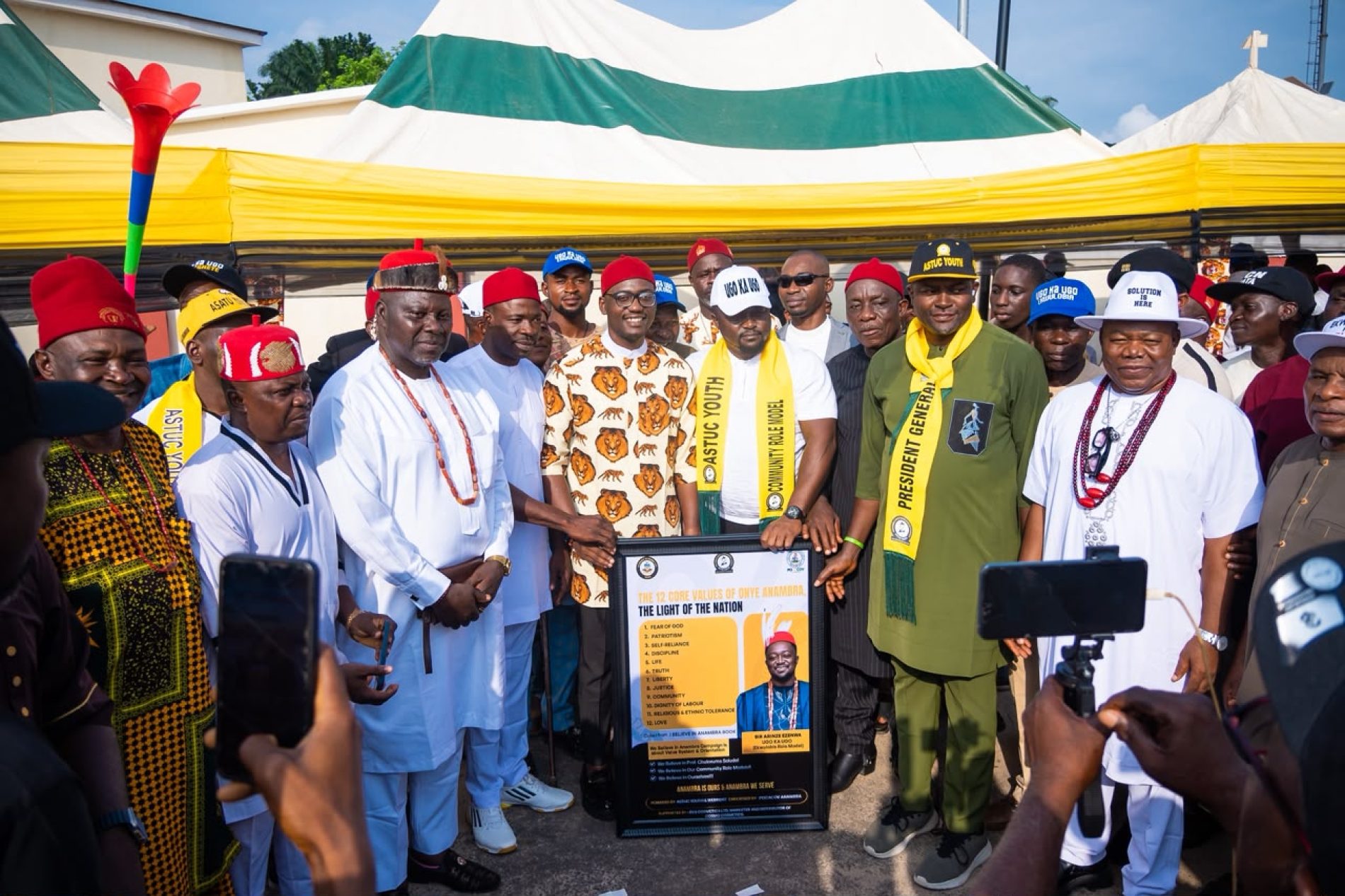 DR CHIBUEZE OFOBUIKE HONOURED BY THE ENTIRE AGUATA YOUTHS, PLEDGES TO DO MORE IN PROVIDING UNCOMMON LEADERSHIP