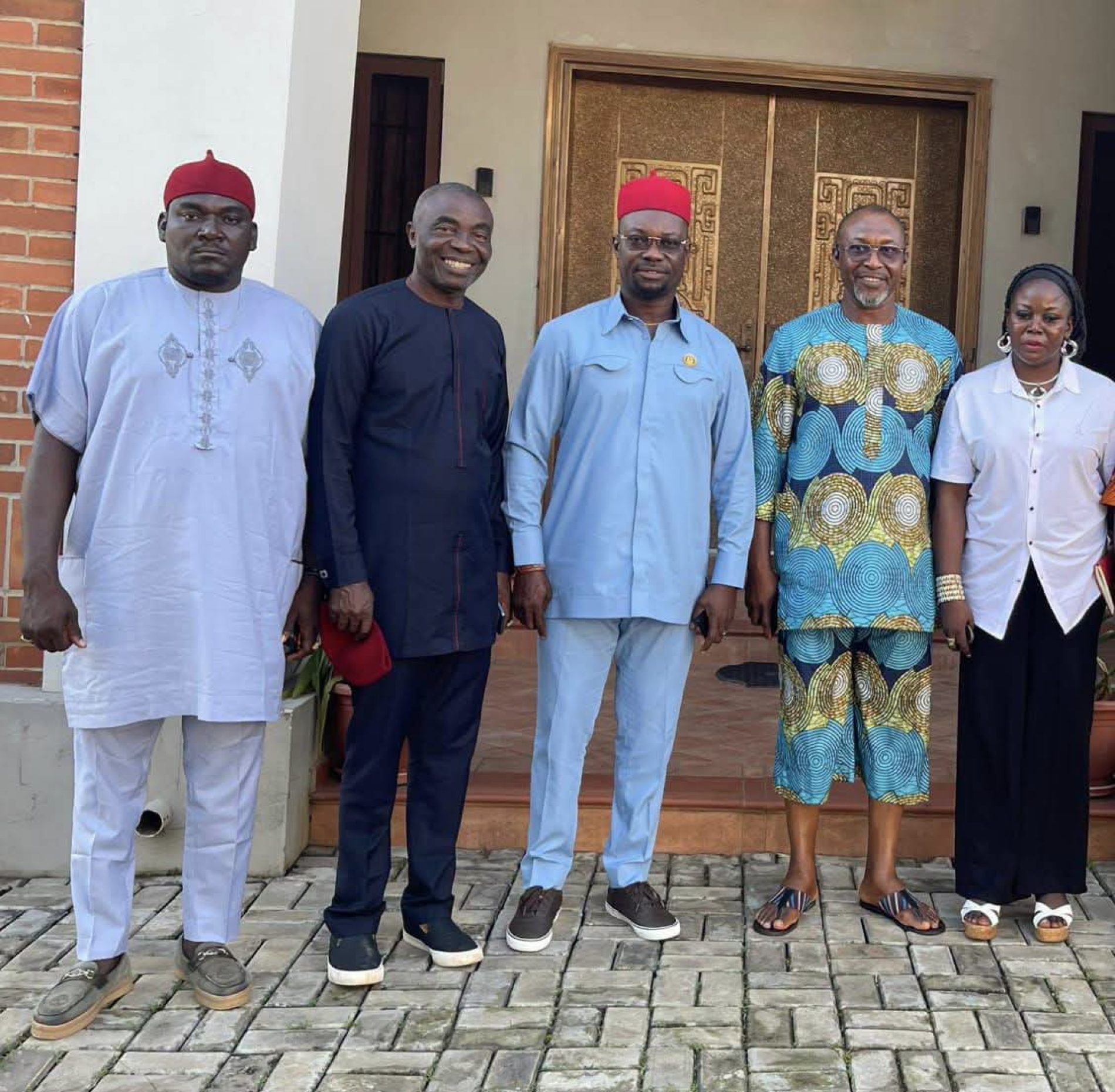 APGA CANDIDATE, HON. IKENNA IYIEGBU, PAYS COURTESY VISIT TO CHIEF OSITA CHIDOKA (IKE OBOSI)
